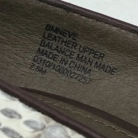 B Makowsky Neve Python Snake Print Leather Round Toe Pumps Size 7.5 - Picture 11 of 12